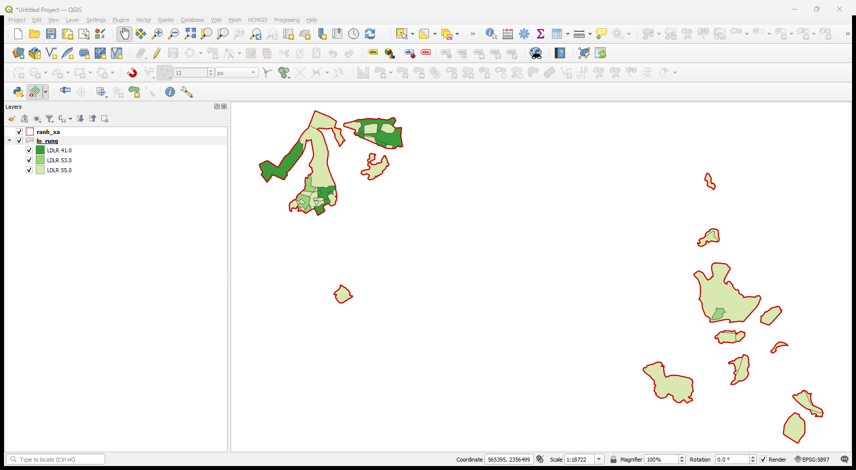Giao diện QGIS với lớp lô rừng tô màu theo loại đất loại rừng và lớp ranh xã; thanh trạng thái phía dưới hiện tọa độ, tỷ lệ và mã hệ tọa độ EPSG:5897